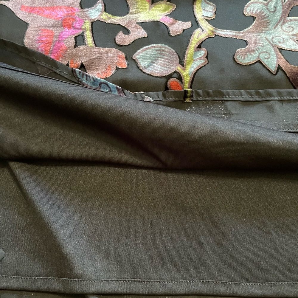 Tolani Colorful Velvet Floral Loose Fit Black Dress - Picture 11 of 13